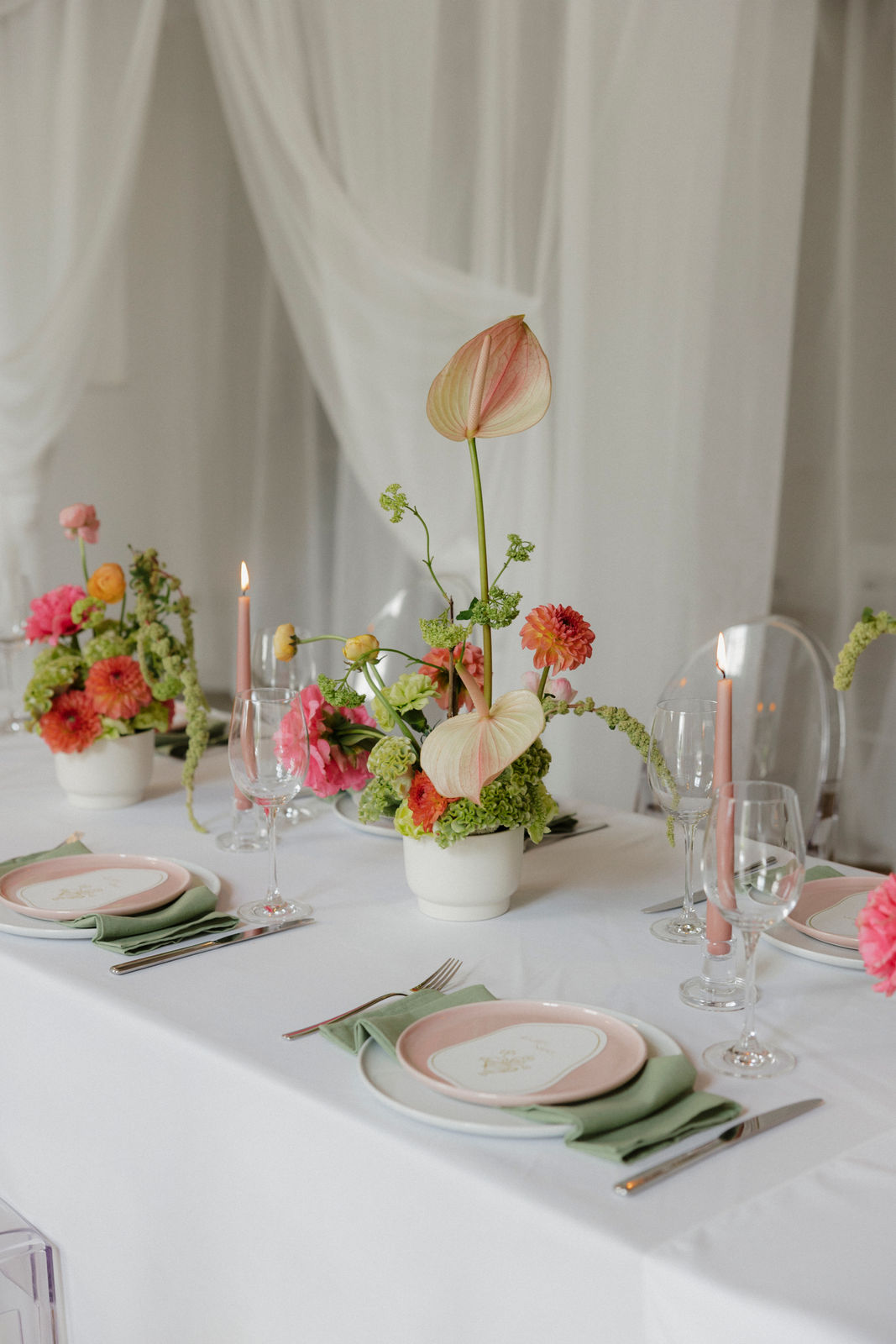 27 - paularina-weddings-2025-magisches-blumenmeer-tablesetting-10